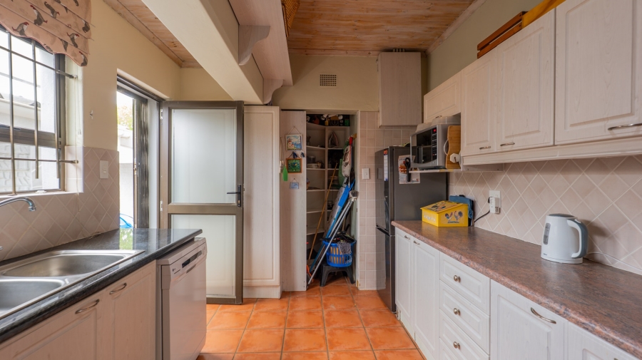 5 Bedroom Property for Sale in Struisbaai Western Cape